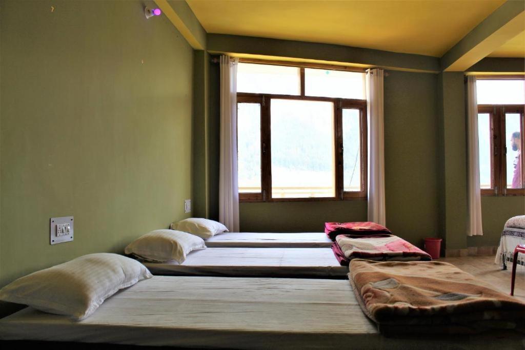 Upclimb Longstay For Bus Or Taxi Only Guests Manāli Eksteriør billede